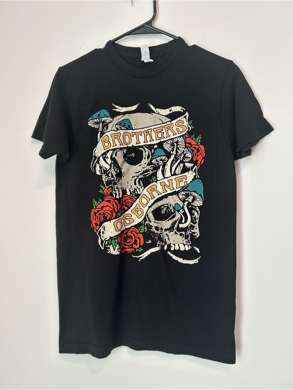 Brothers Osborne Medium Black T-shirt Skulls and Mushrooms